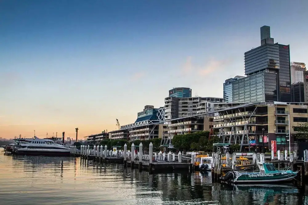 A Stylish Apt for 6 Right Next to Darling Harbour