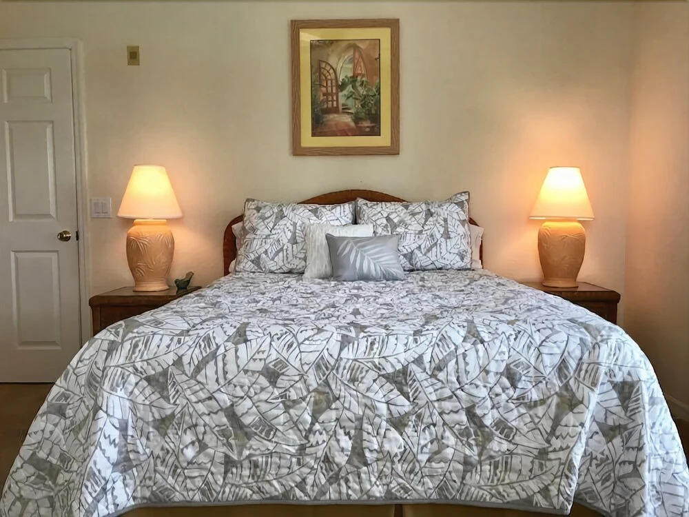Best Location! Next to Restaraunt, Lake, Pool