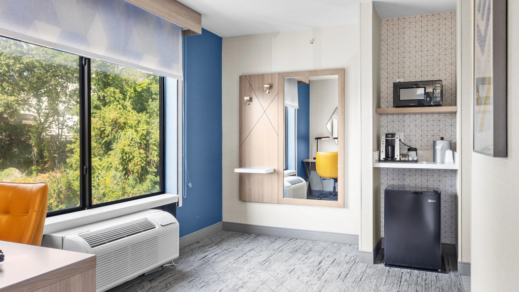 Holiday Inn Express Hotel & Suites Manchester - Airport by IHG