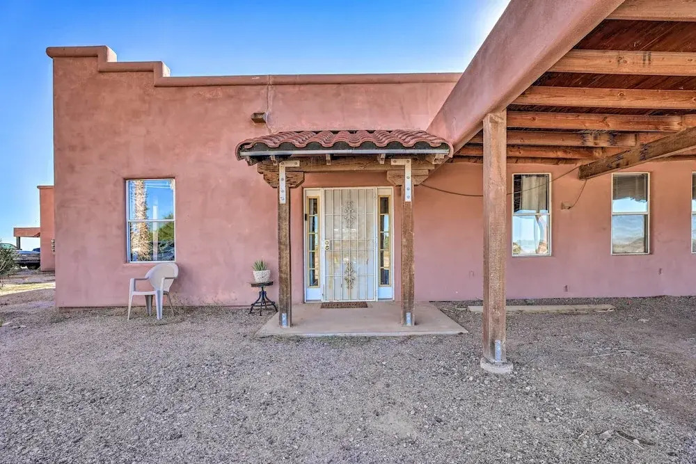 Cozy & Relaxing Eloy Apartment w/ Pool Access