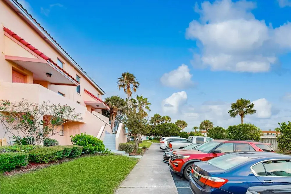 Oceanfront Community w/ Pool, Walk to Beach! condo