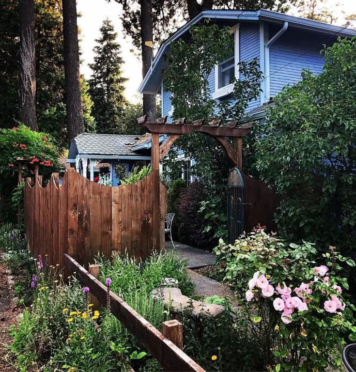 Westfir Lodge & Mountain Market
