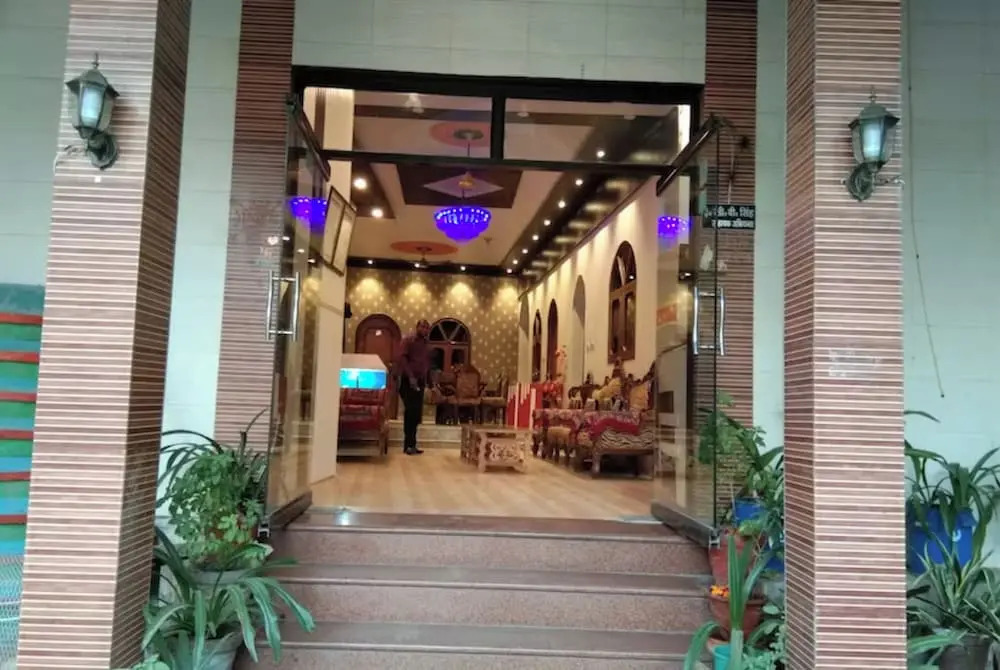 Goroomgo Rashmi Agra