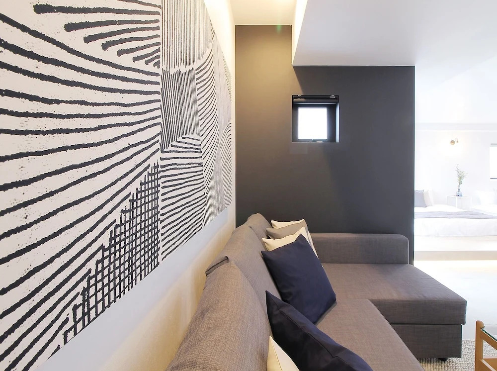 bHotel