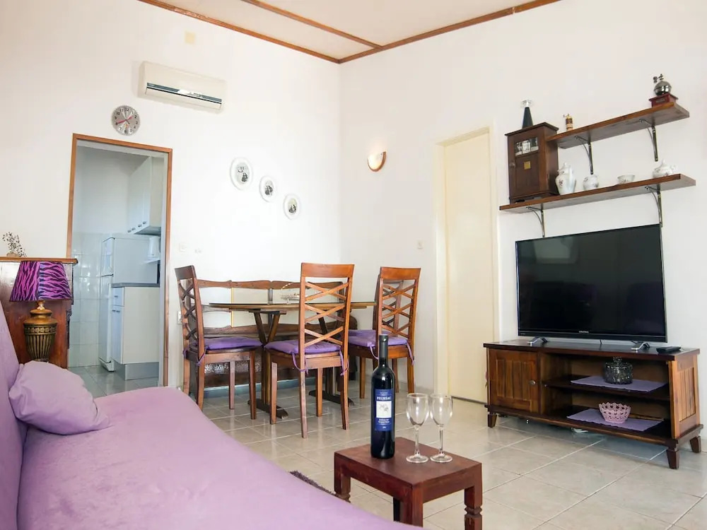 Holiday house Ani - 30 m from beach : Maslinica, Island Solta