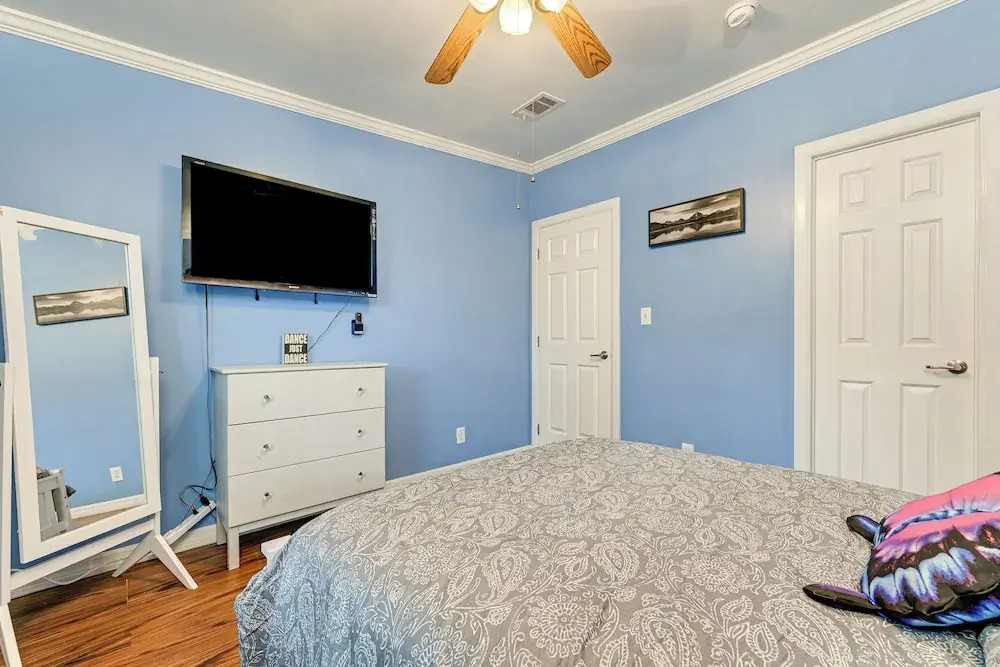 Weeki Wachee Family Getaway: Canal-front Home