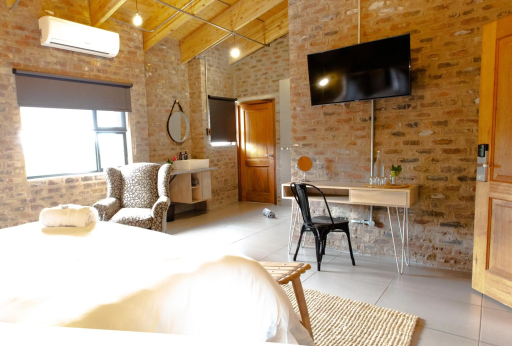 Execustay - A 1 week renovation in progress - breakfast & pool area