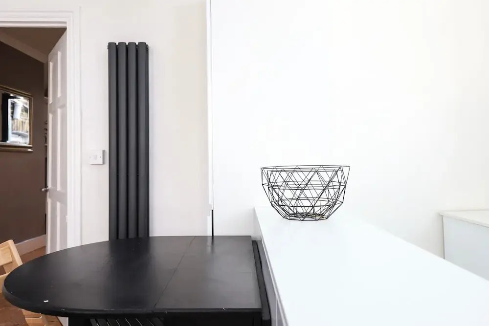 Cosy Flat in Great Location by Station