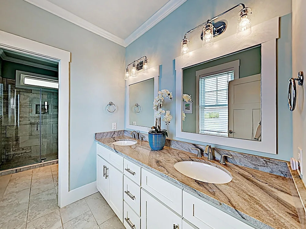 Chic Coastal W/ Pool, Ocean Views, Near Beach 4 Bedroom Home