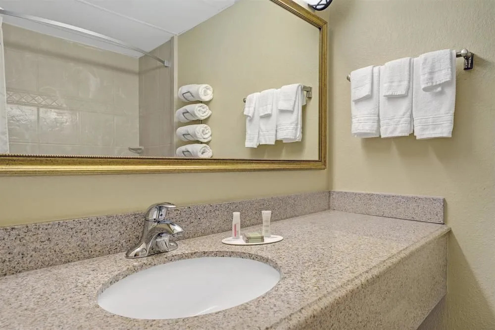 Super 8 by Wyndham Monticello