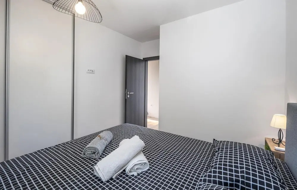 Amazing Apartment in Dramalj With 2 Bedrooms and Wifi
