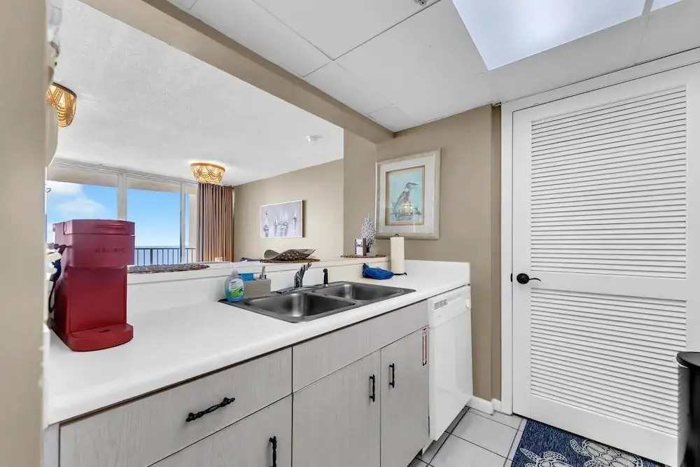 Long Beach Resort 4-1305