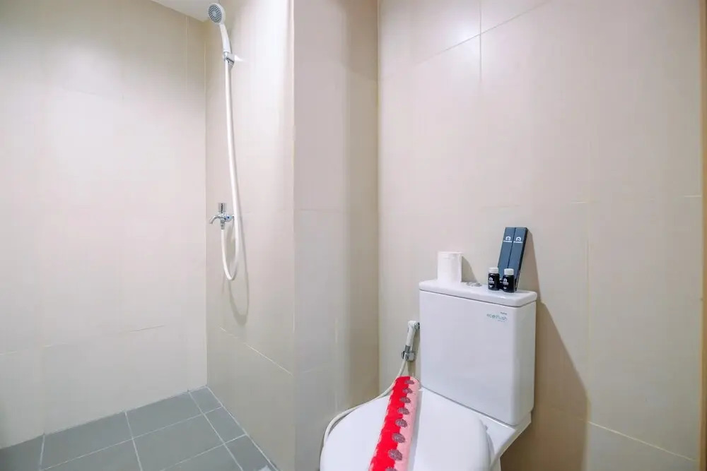 Comfortable Pool View Studio Room at Gateway Park LRT City Jatibening Apartment By Travelio