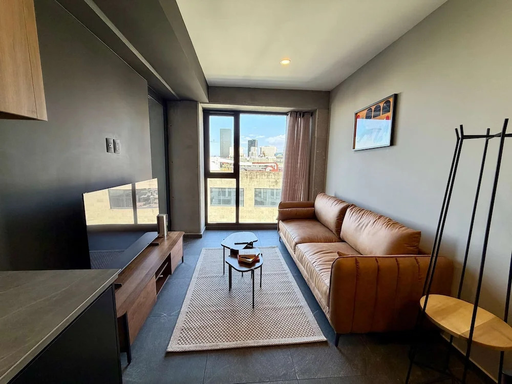 w Charming 2BR w Balcony in Tabacalera