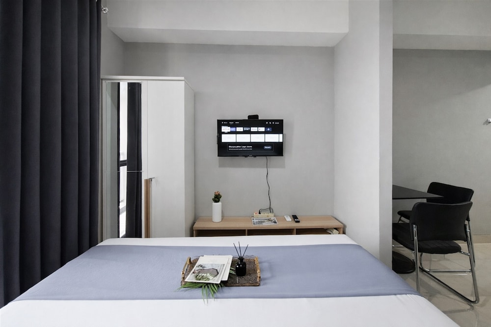 Restful Monochrome Studio At Apartment The Ayoma