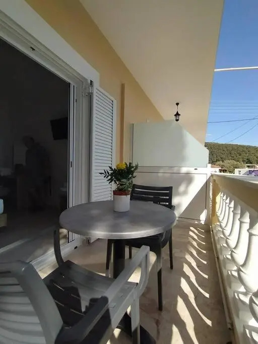 Chrysanthe's Apartments No4