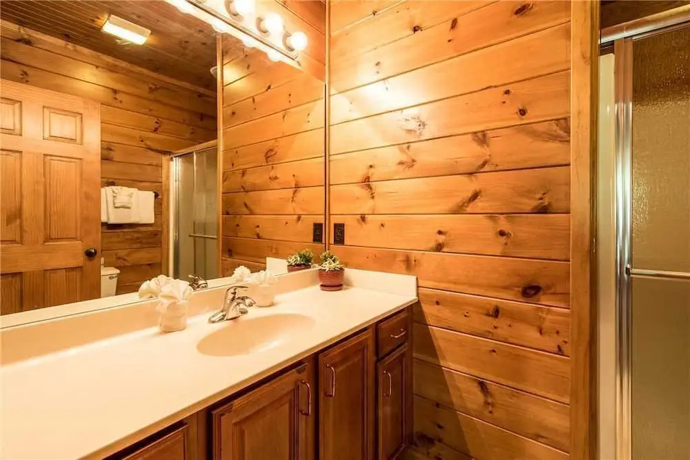 Gatlinburg Majesty 4 Bedroom Home with Hot Tub