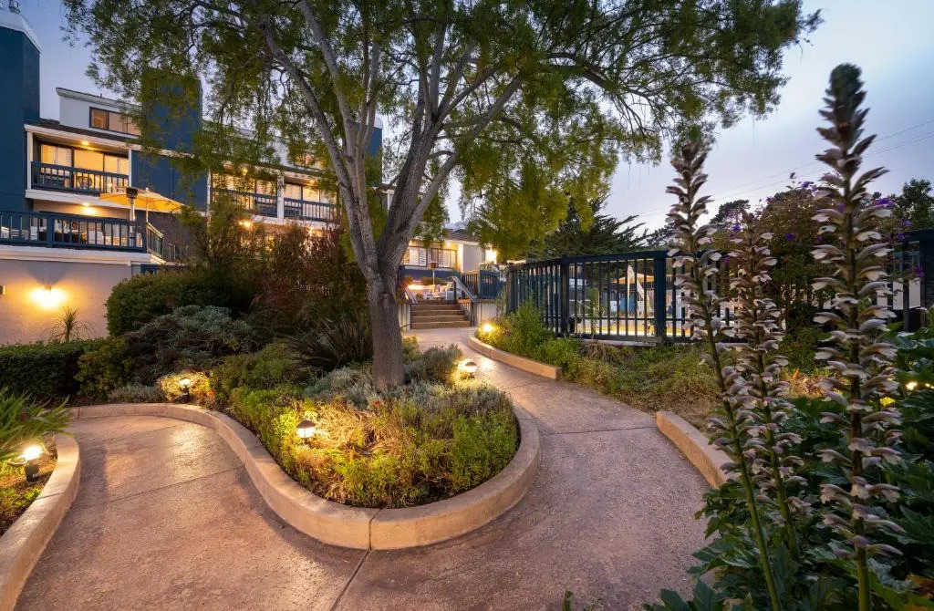 Mariposa Inn and Suites
