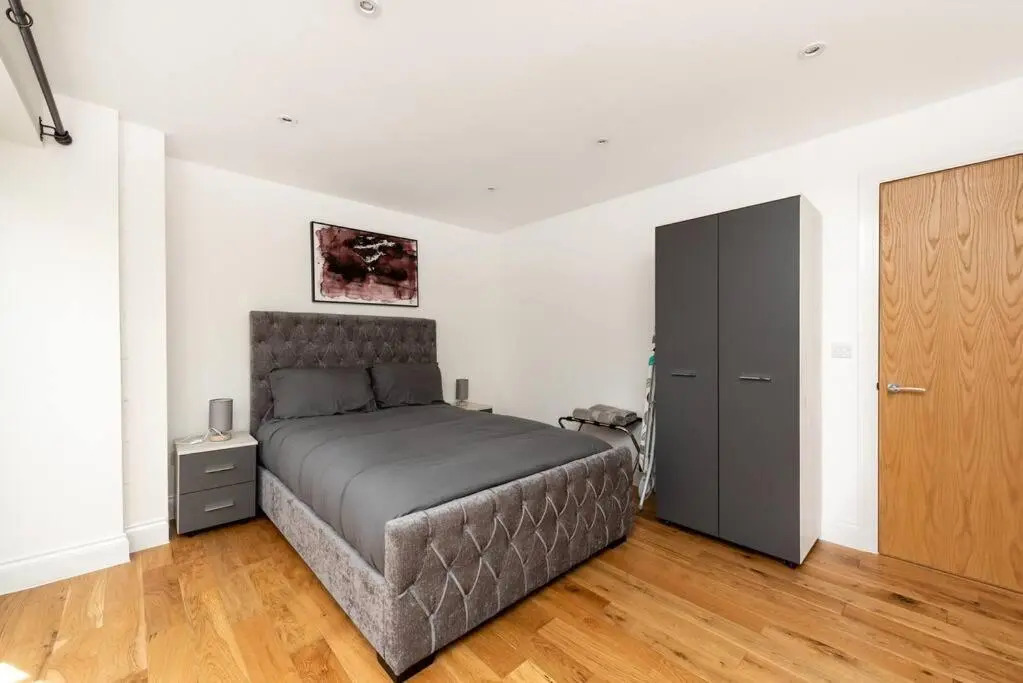 Large Apartment close to London BR1 II