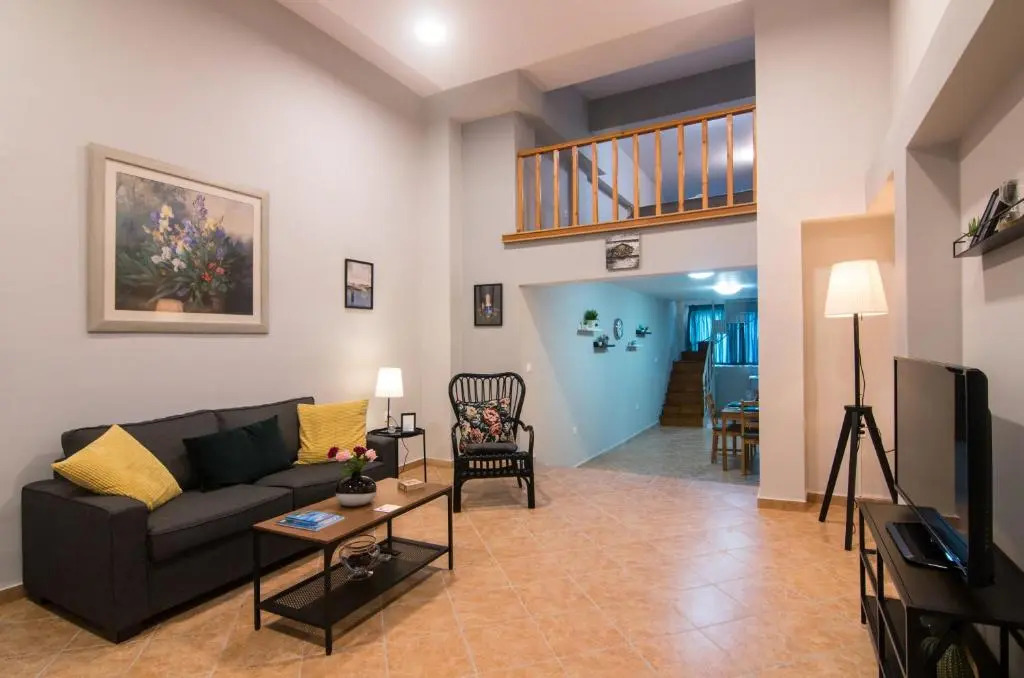 Loft renovated flat 5' from the old town Corfu