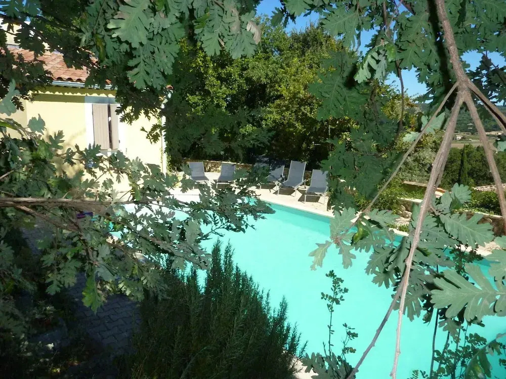 Inviting villa in Saint Paul trois Chateaux with pool