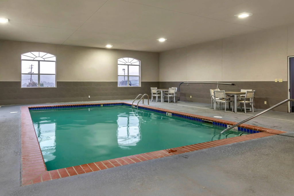 Comfort Inn & Suites Cartersville - Emerson Lake Point