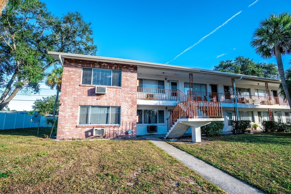 Clearwater Cove - 2344 Shelley St 1 Bedroom Condo