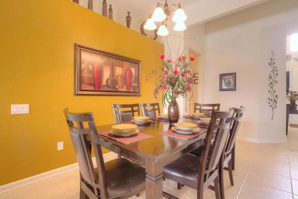 5BR 5BA Home in Windsor HIlls by CV-2538