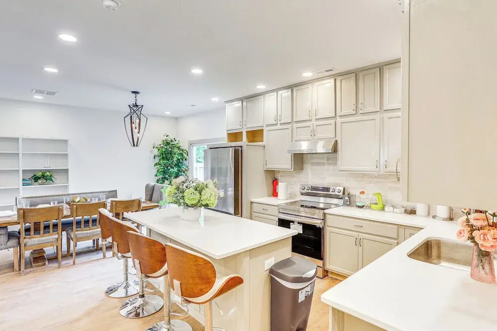 1 Mi to Downtown: New Albany Home w/ Yard