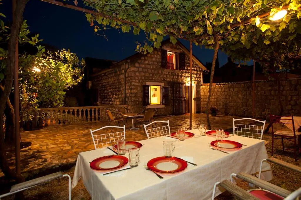 Muki's House- just 50m from the beach
