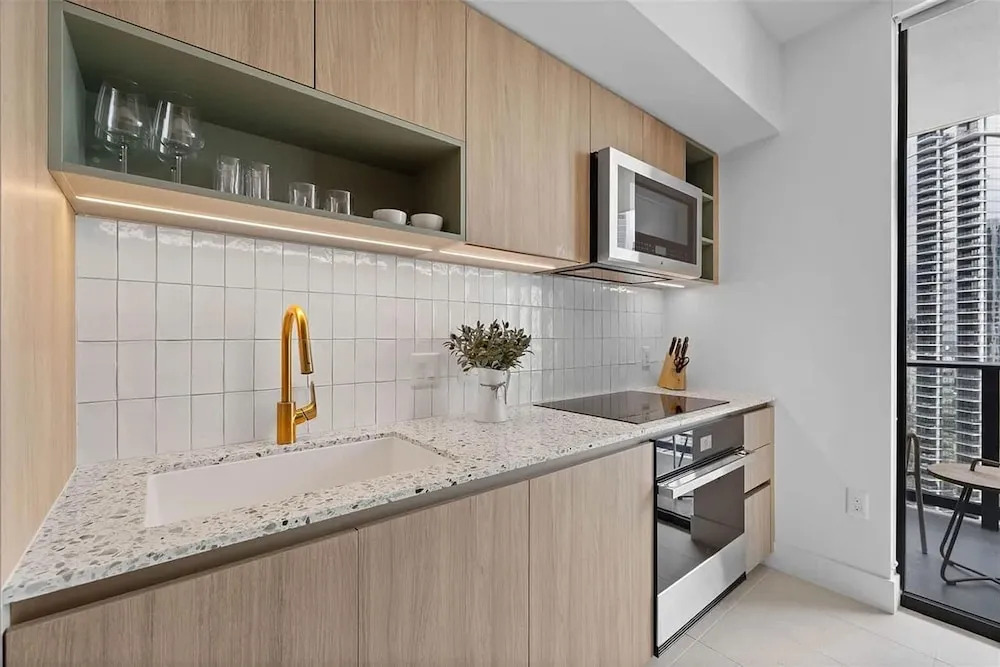 Luxury 2br-2bth Balcony Pool