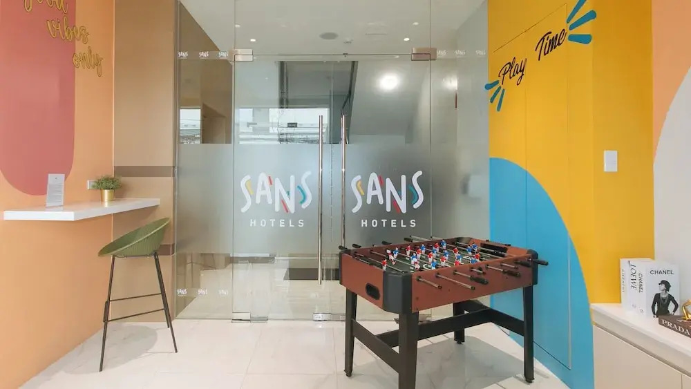 Sans Hotel at One JD Place Makati by RedDoorz