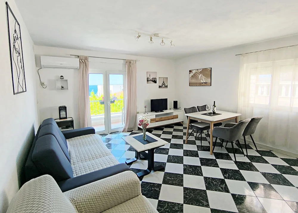 Apartments Zvonko