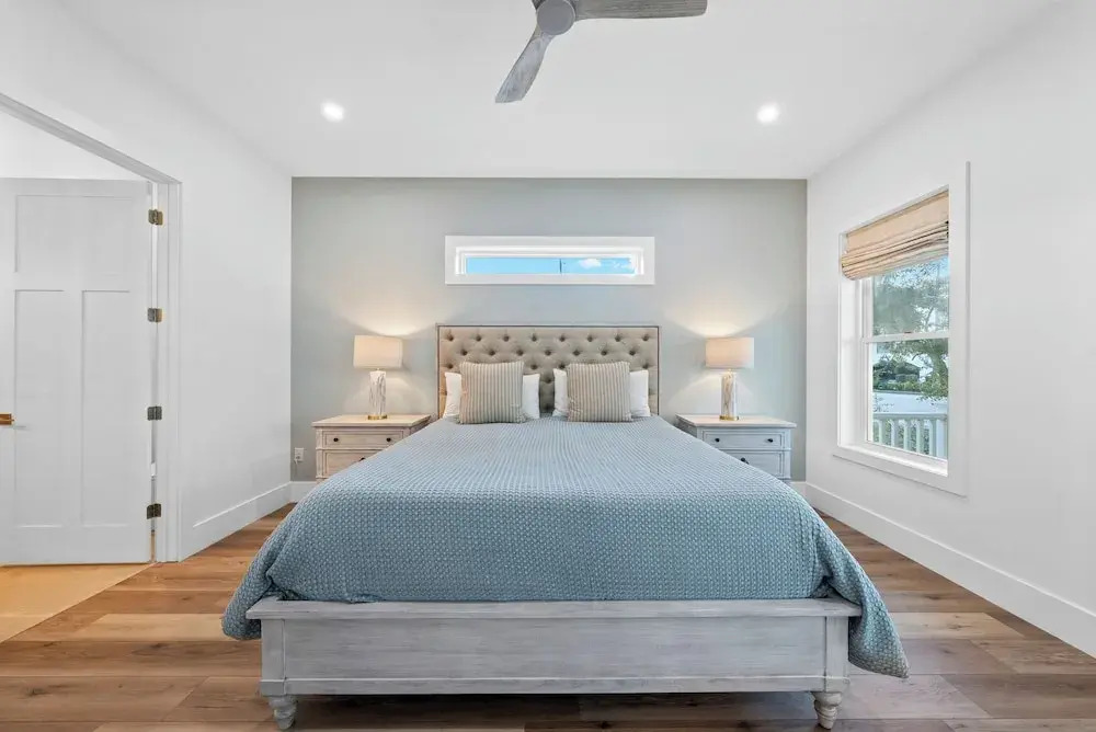 Luxury 4BR, Across street from beach, Sleeps 10!