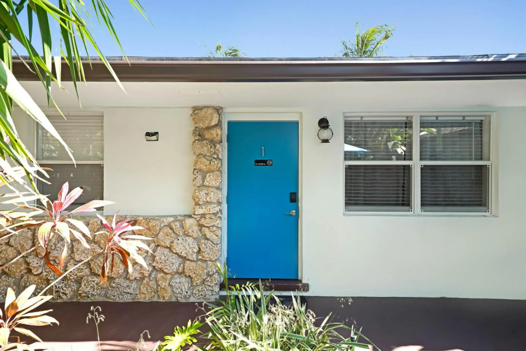 21 apartment 1 block from the beach unit 1
