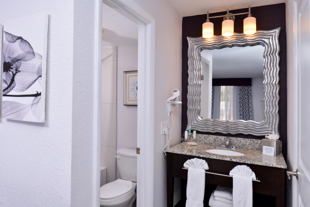 Clarion Inn & Suites Across From Universal Orlando Resort