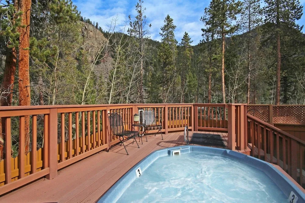 8757 Trappers Crossing 1 Bedroom Townhouse by RedAwning