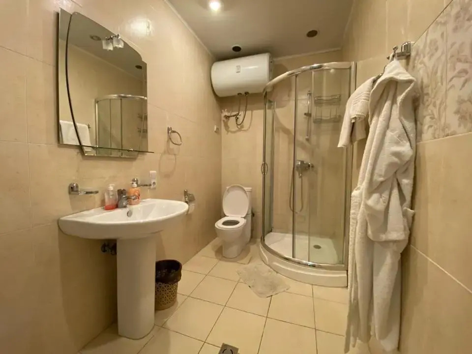 Northern Avenue 2 Bedroom Deluxe Apartment With Balcony HH666