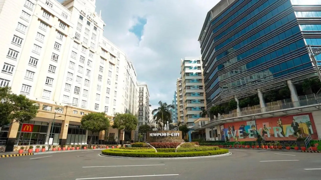 MCollection - Stay Across NAIA Terminal 3 in Newport City