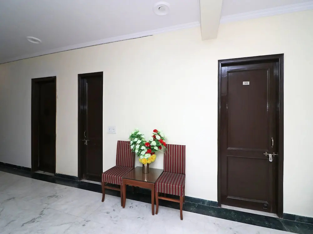 OYO 15202 Kanny Residency