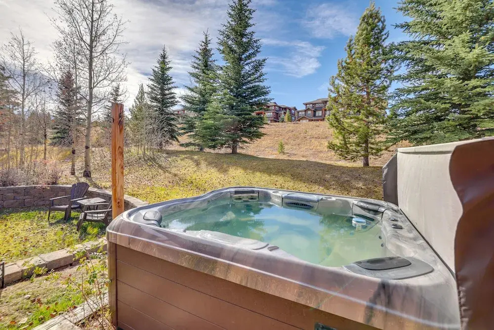 Quiet Fraser Family Escape: Hot Tub & Front Porch!