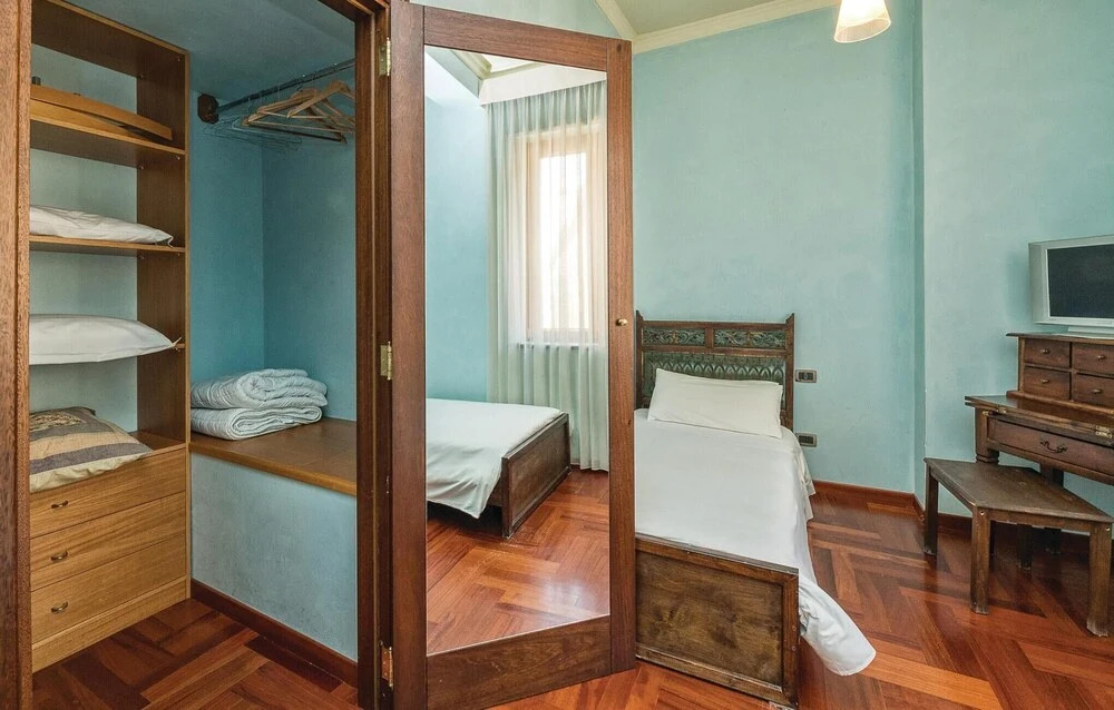 Beautiful Home in Lecce LE With Wifi and 2 Bedrooms