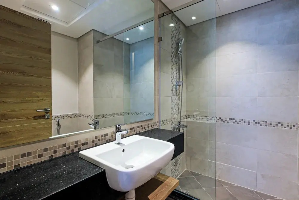 Spacious 2BR Apt Maids Elegance