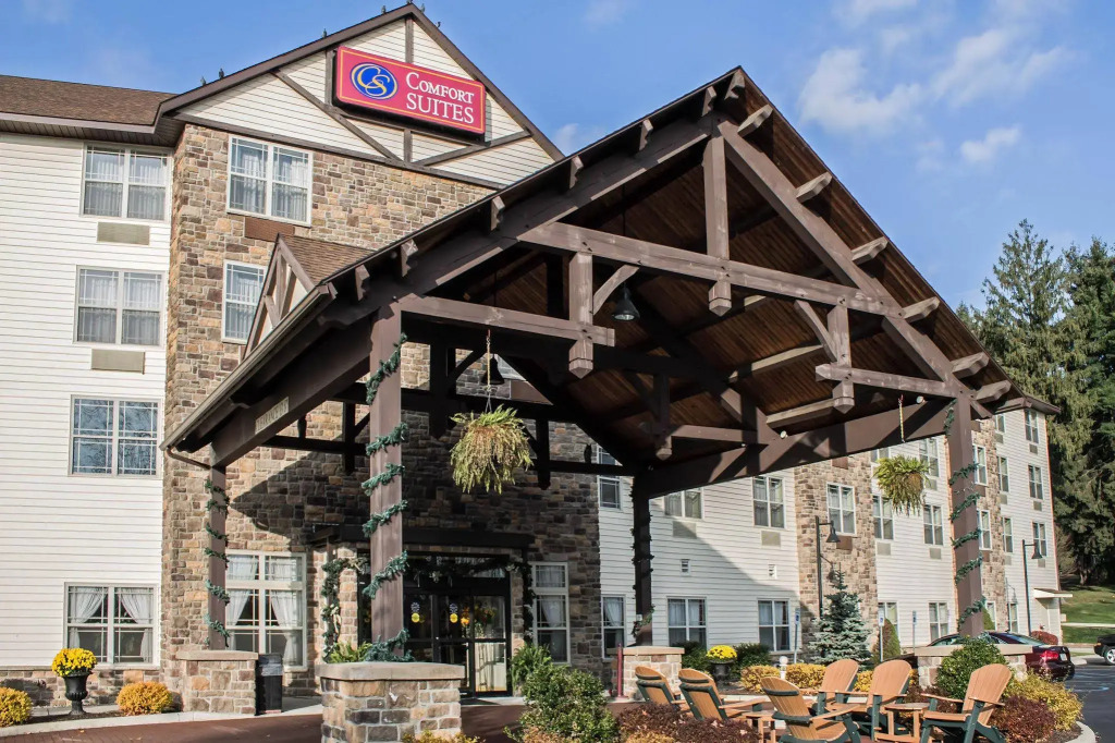 La Quinta Inn & Suites by Wyndham Lake George