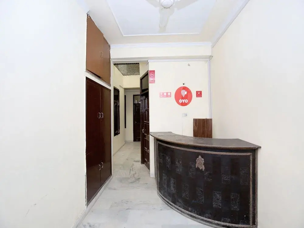 OYO 13140 Mayur palace