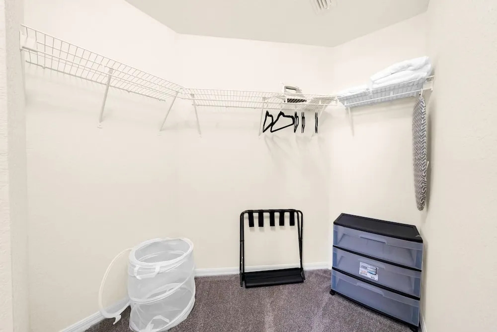 Modern 2BR 2BA King Bed Pool Gym 7