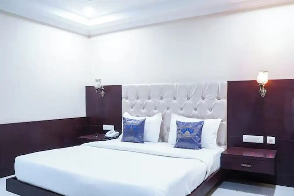 Mannat Udaipur Lakeview Boutique