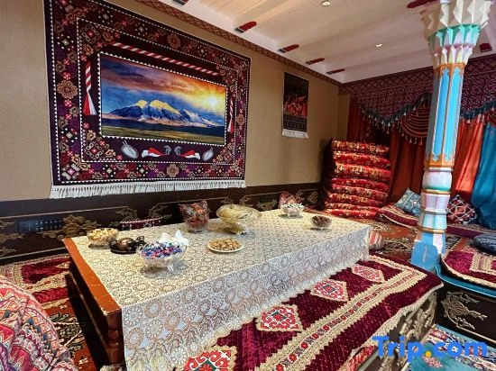 East Search Culture Hotel (Tashan Pamir Tourist Area Qishi Square Branch)