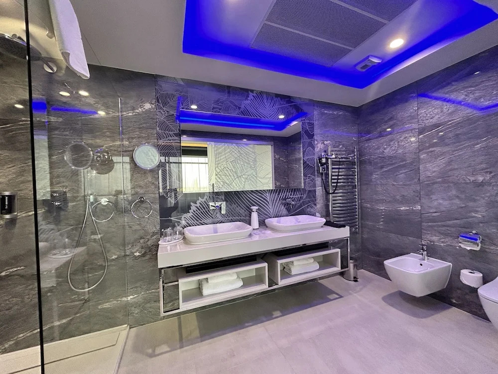 Tisia Hotel & Spa
