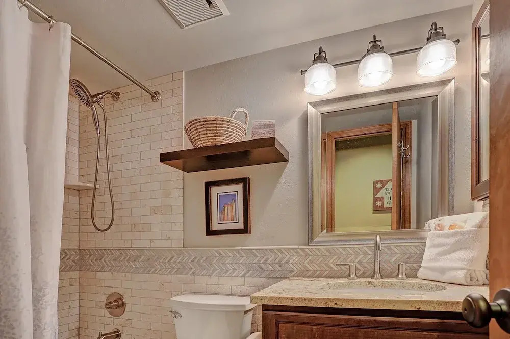 Tyra Summit A2A 3 Bedrooms 2 Bathrooms Condo